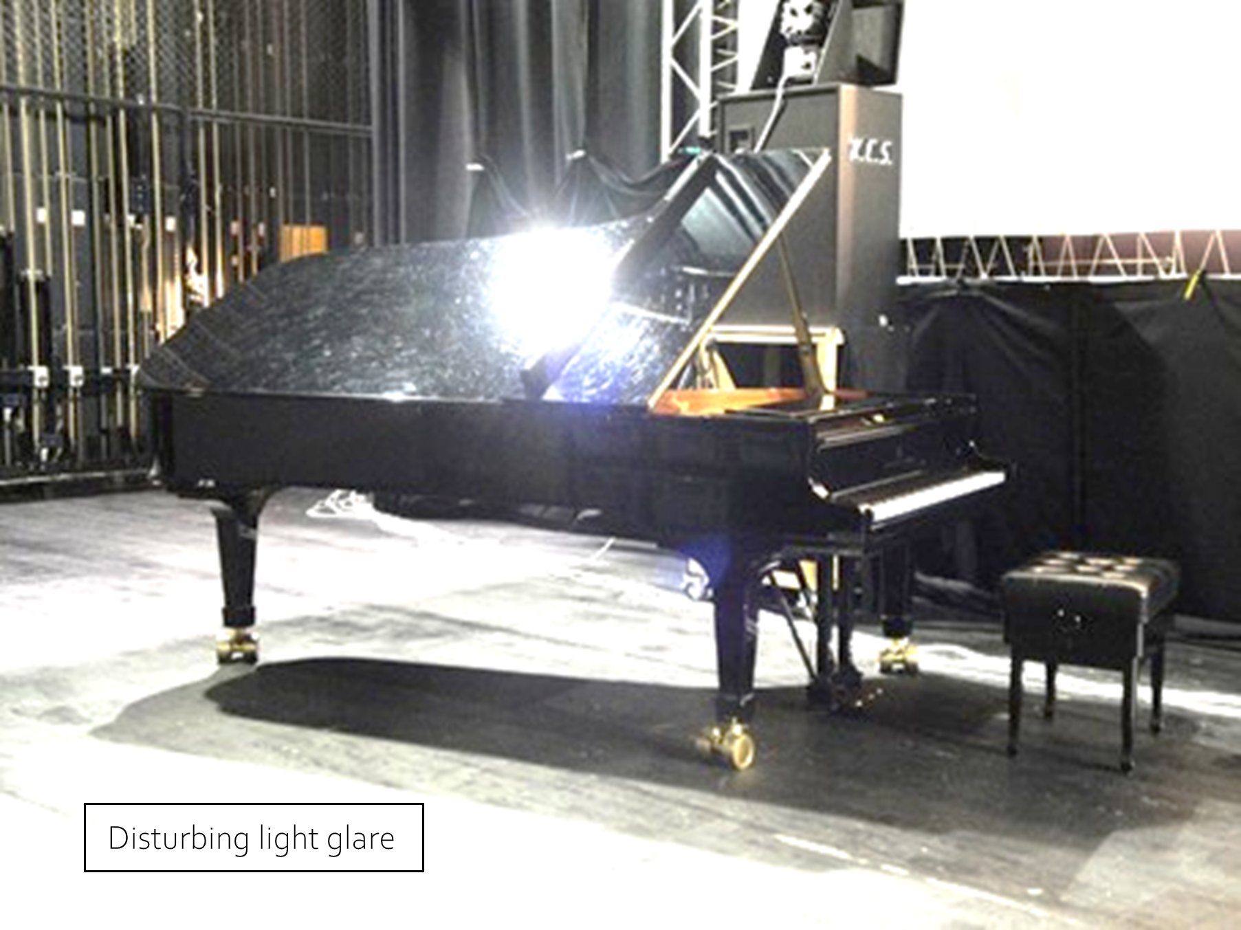 Irritating light reflections grand piano lid