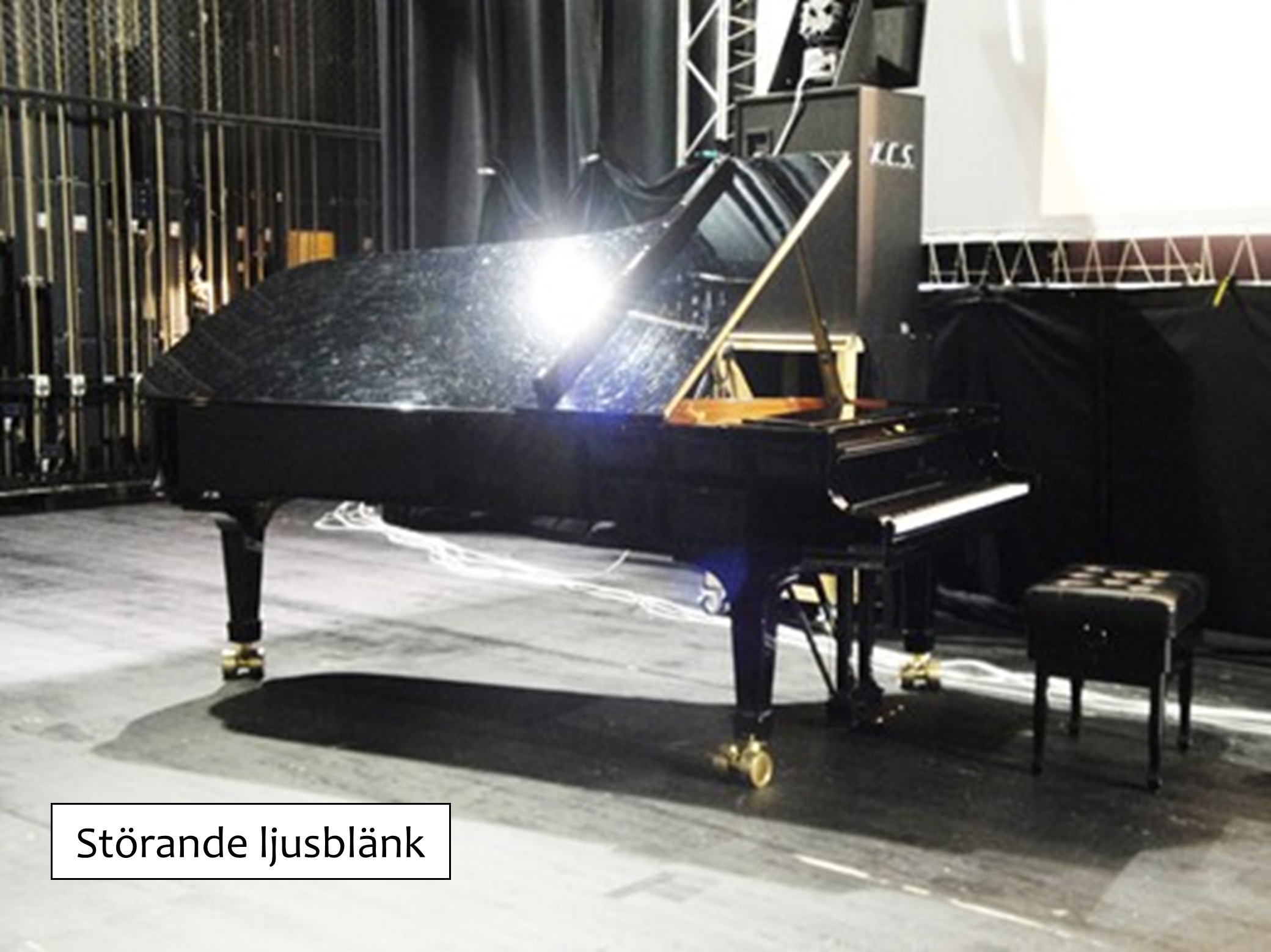 Irritating light reflections grand piano lid